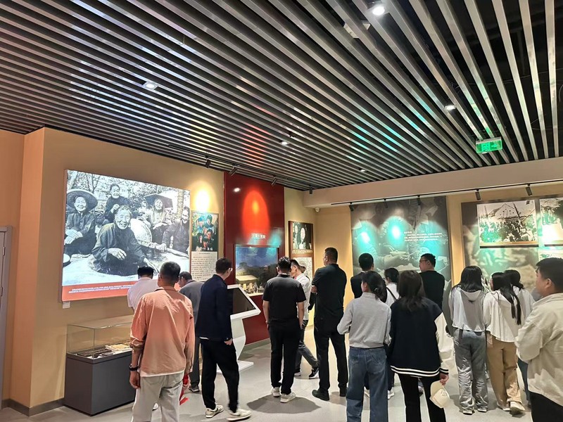 乘風破浪迎挑戰(zhàn)，凝心聚力創(chuàng)輝煌