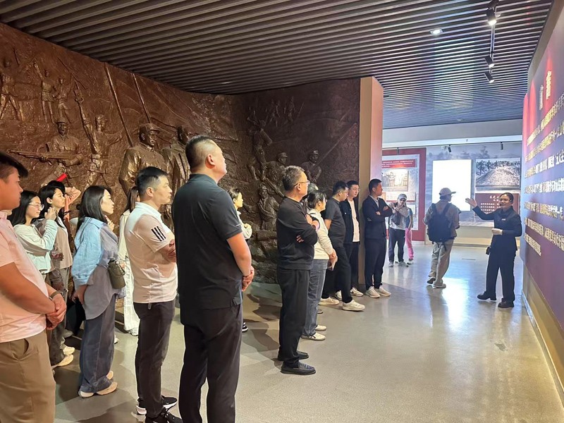 乘風破浪迎挑戰(zhàn)，凝心聚力創(chuàng)輝煌